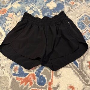 Lululemon Hottie Hot Low Rise 2.5” Black Women's Shorts